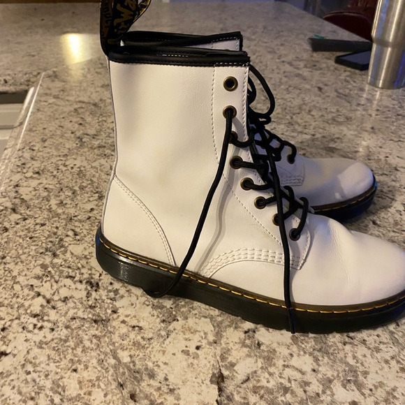 Dr Martens size 9 women - Picture 2 of 5